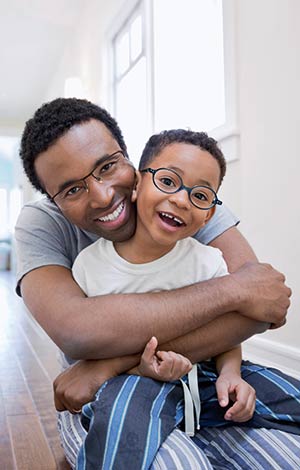 Lunettes pour enfants : cordon, elastique, entretien, modèles - Optic 2000