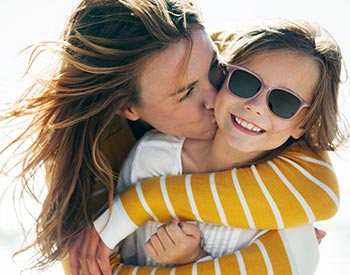 Lunettes pour enfants : cordon, elastique, entretien, modèles - Optic 2000