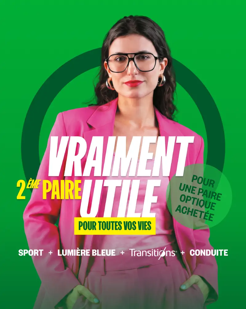 Femme portant des lunettes de vue