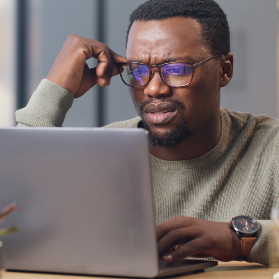 Les causes et sympt&ocirc;mes de la presbytie