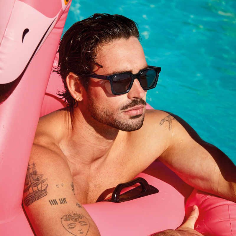 Regard - Mannequin piscine