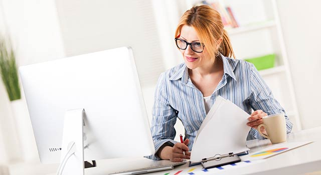 Les solutions pour les &eacute;crans : le traitement anti-lumi&egrave;re bleue et les verres vision ordinateur