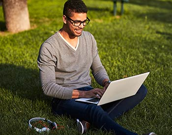 Quels traitements et options choisir pour vos lunettes ?